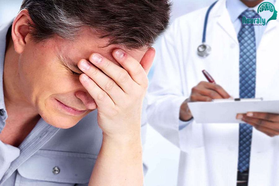 بهترین پزشک برای درمان میگرن بررسی معیارهای انتخاب متخصص و روش های جدید