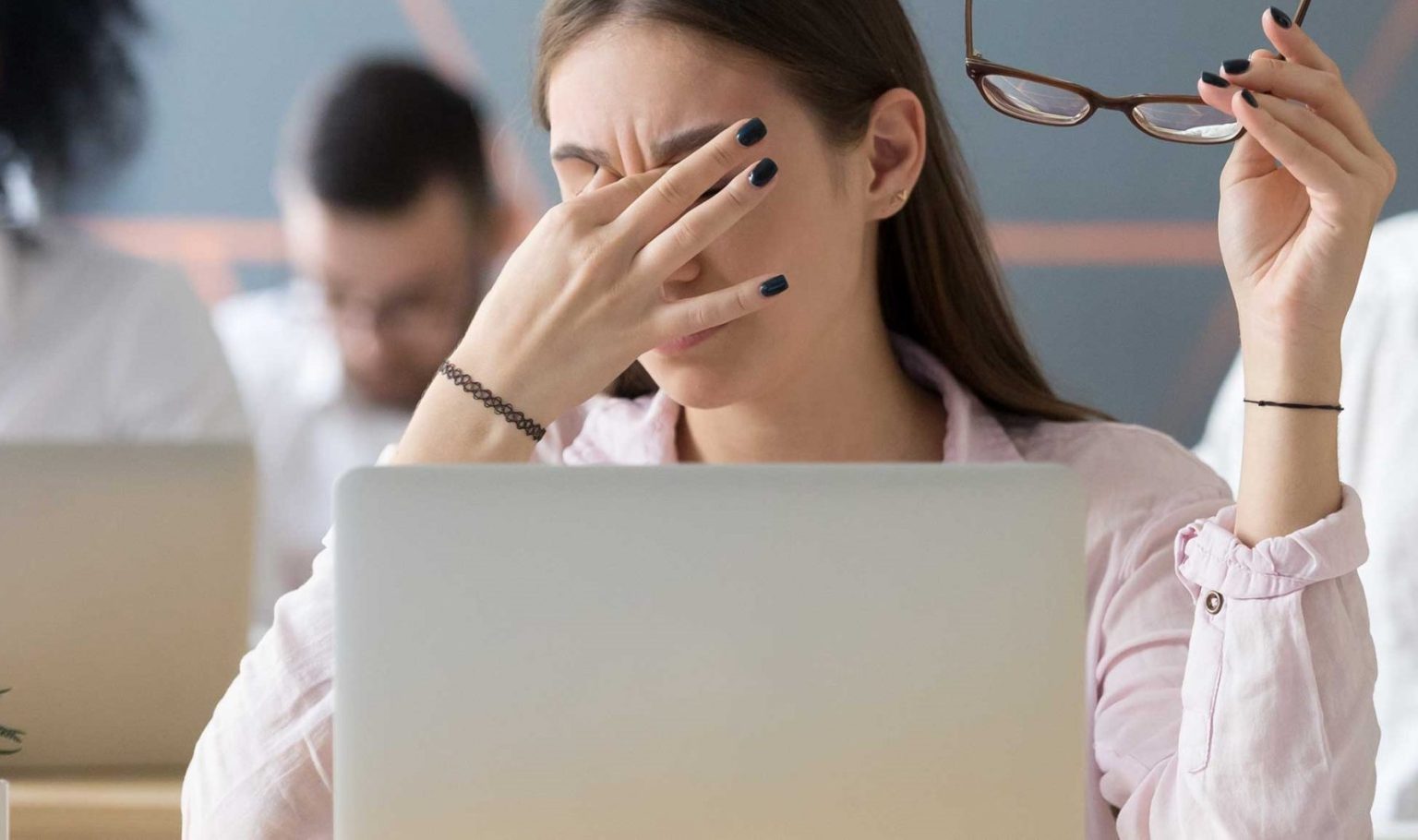 مشاكل العين الناتجة عن العمل مع الكمبيوتر - د. أحمد رضا خليليان